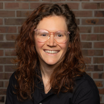 Leslie Miller headshot. Photo credit: Mark Garvin.